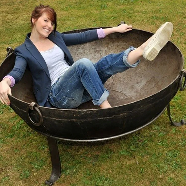 Fossa tan-nar tal-metall Rustiku